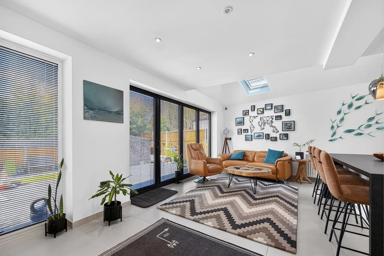 Winmarith Drive, Hale Barns, WA15, photo 11