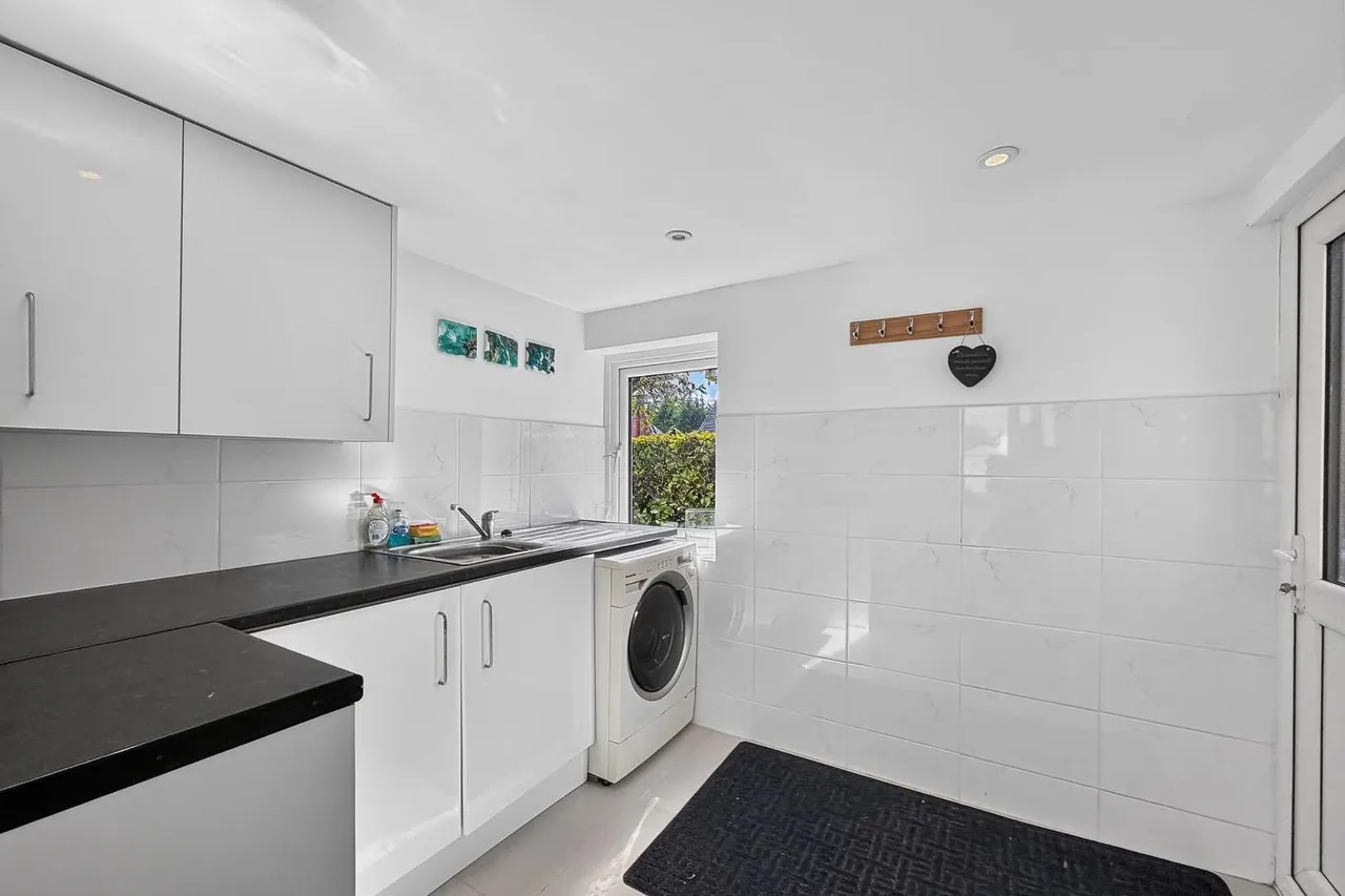 Winmarith Drive, Hale Barns, WA15, photo 16
