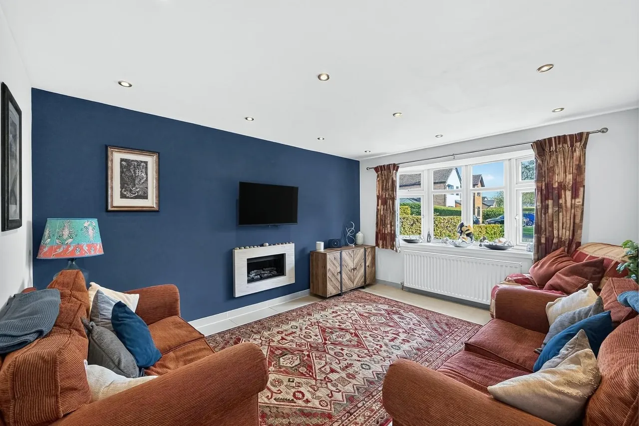 Winmarith Drive, Hale Barns, WA15, photo 4