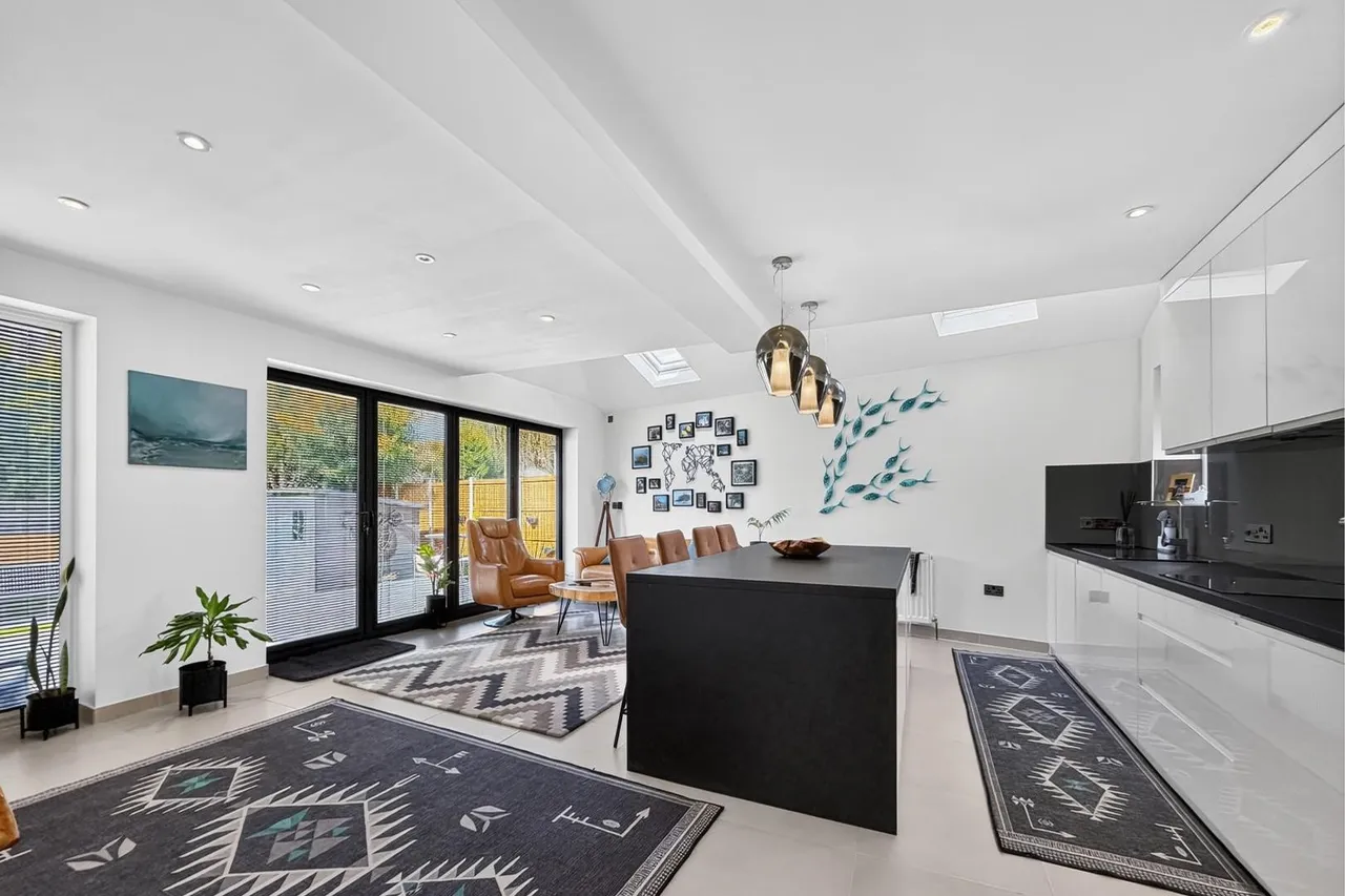 Winmarith Drive, Hale Barns, WA15, photo 2