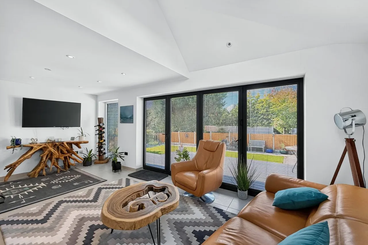 Winmarith Drive, Hale Barns, WA15, photo 13
