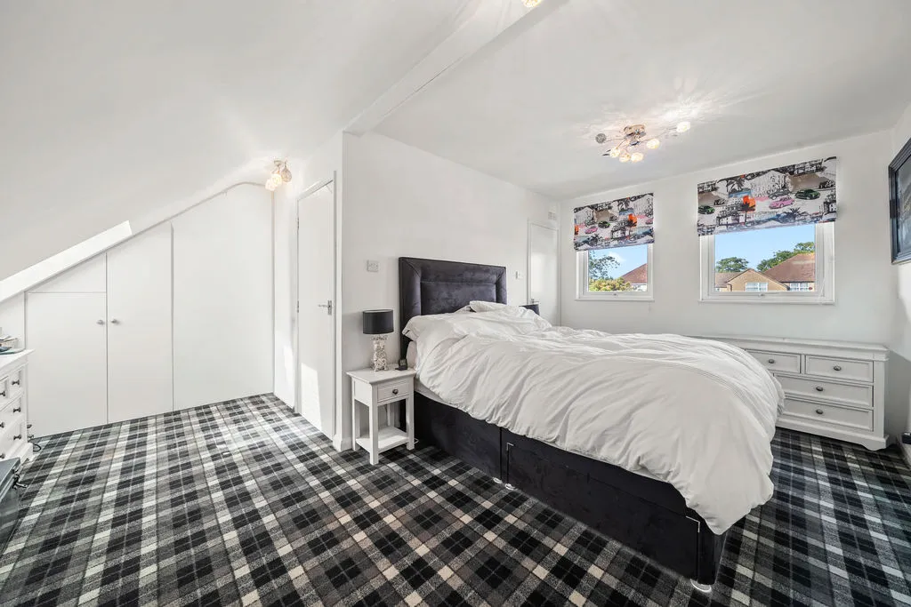 Linden Close, New Haw KT15 3HG, photo 8