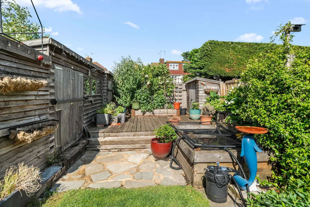 Linden Close, New Haw KT15 3HG, photo 12