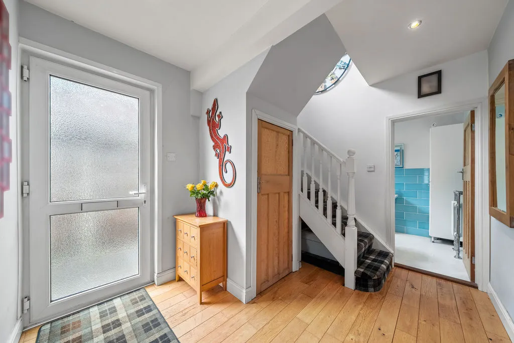 Linden Close, New Haw KT15 3HG, photo 9