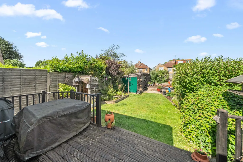 Linden Close, New Haw KT15 3HG, photo 2