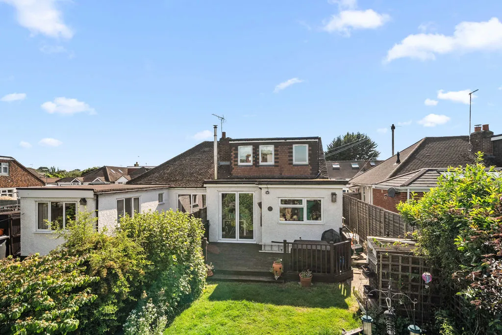 Linden Close, New Haw KT15 3HG, photo 13
