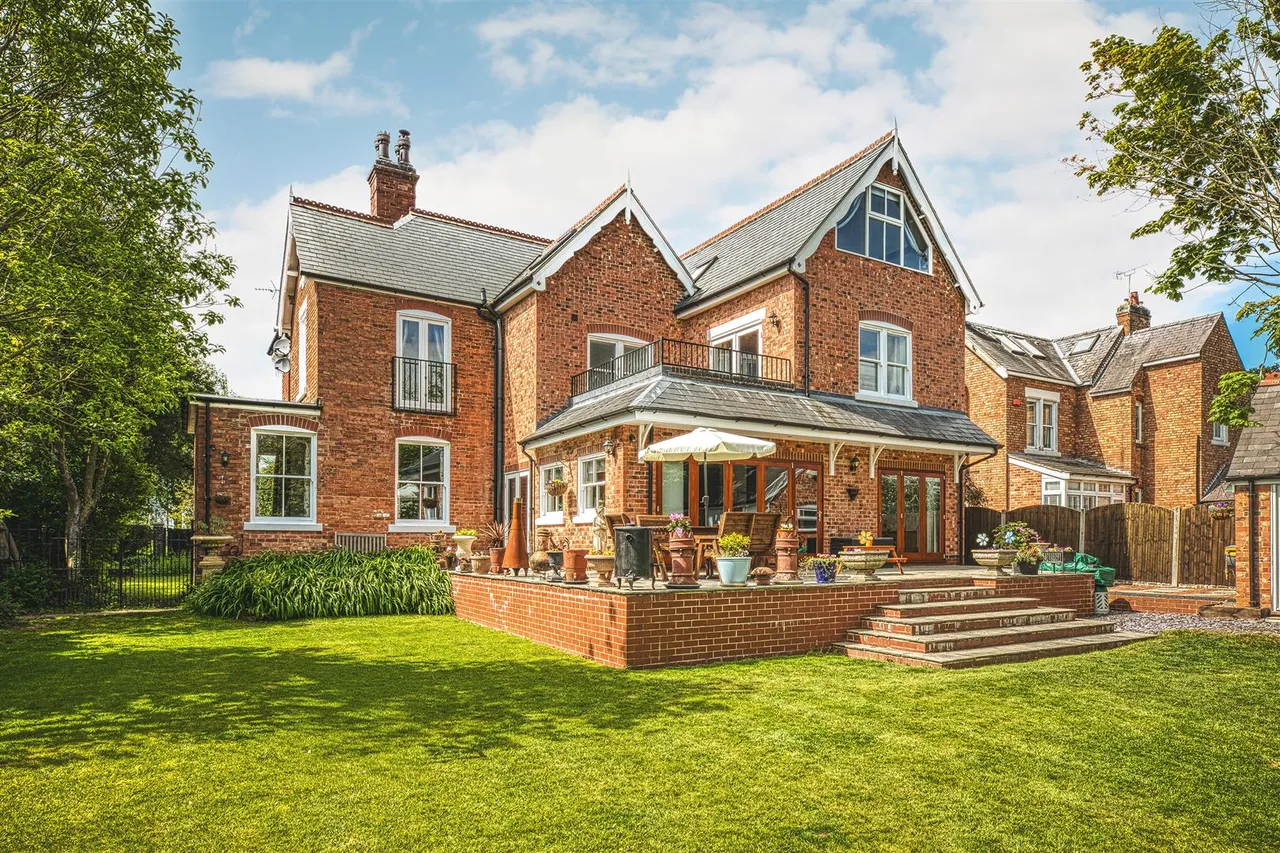 5 bed house for sale, Station Road, Mickleover