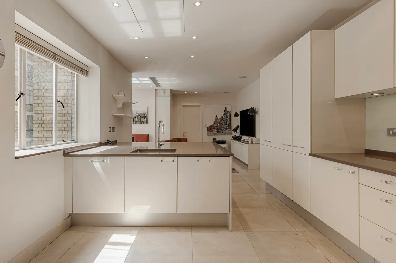 Orchard Court, Marylebone, London, photo 9