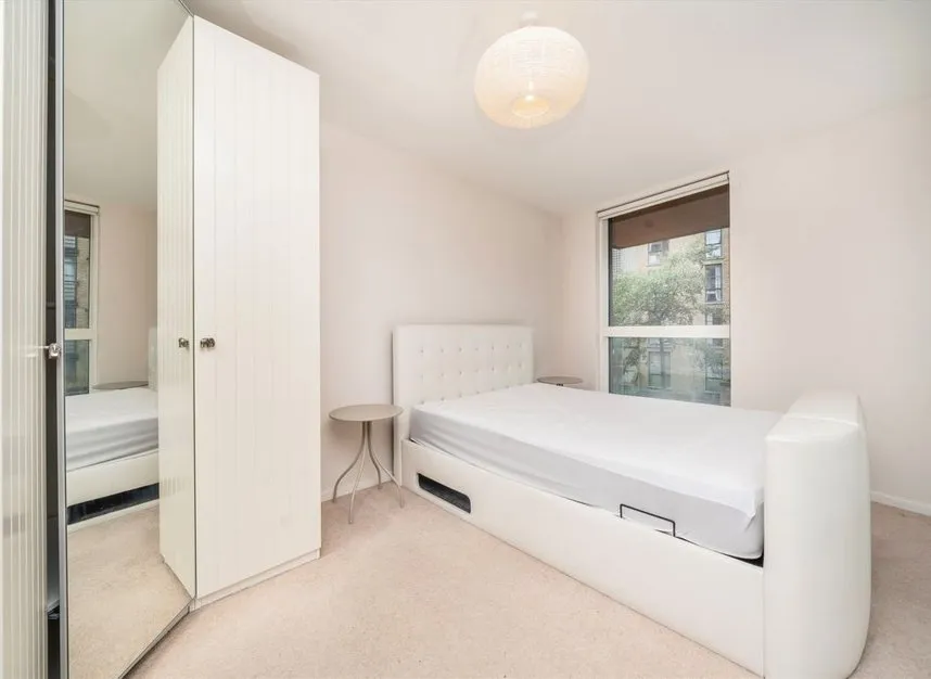 High Street, Brentford, TW8, photo 4
