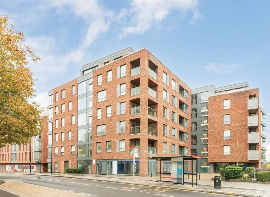 1 bed flat for sale — High Street, Brentford, TW8