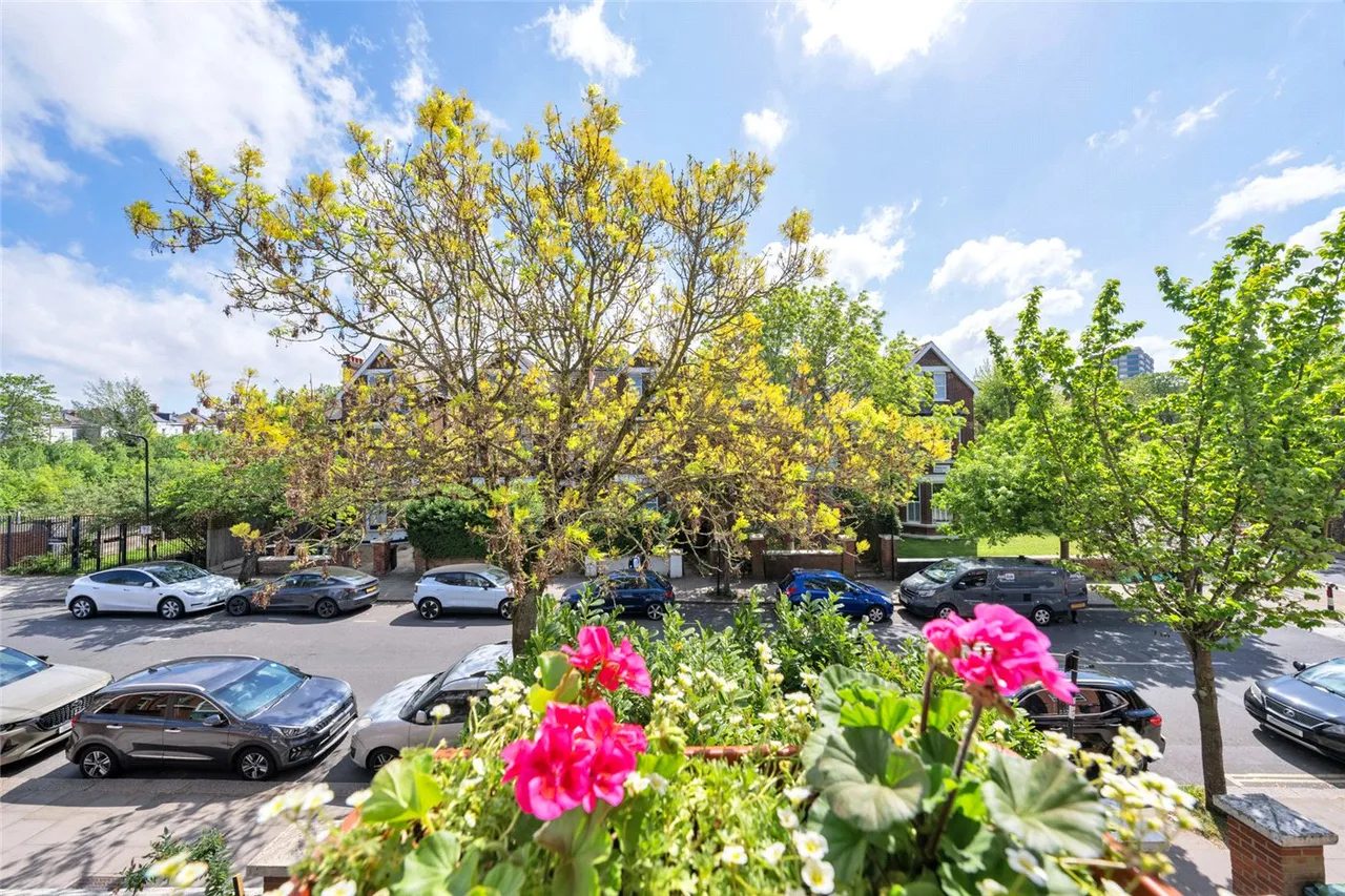 Minster Road, London, NW2, photo 9