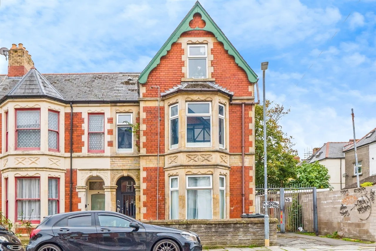 2 bed flat for sale — Claude Place, Roath, Cardiff