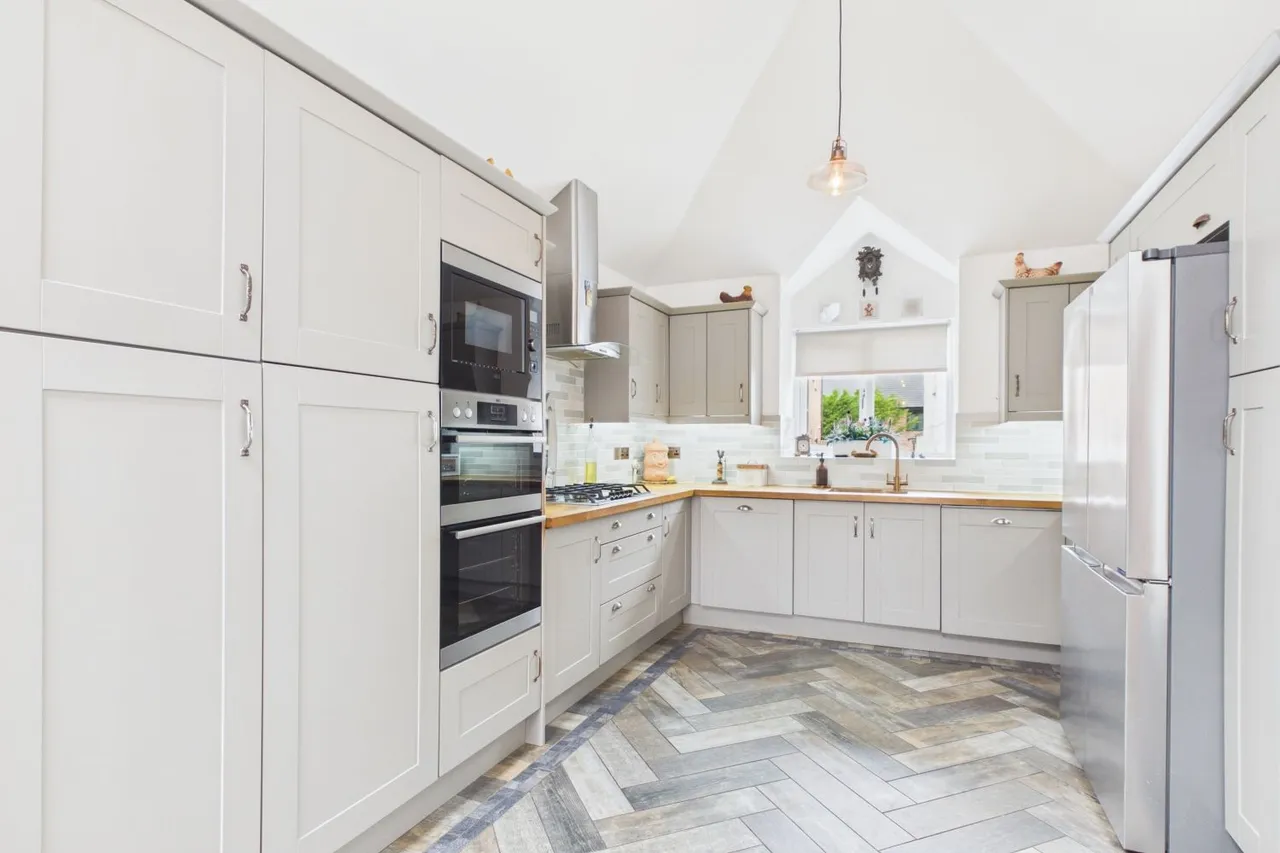 Riverbank, Spalding, PE11, photo 19