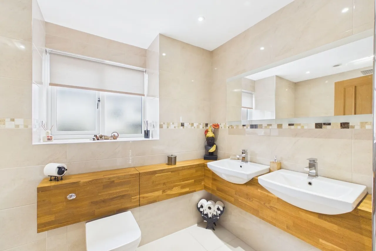 Riverbank, Spalding, PE11, photo 15