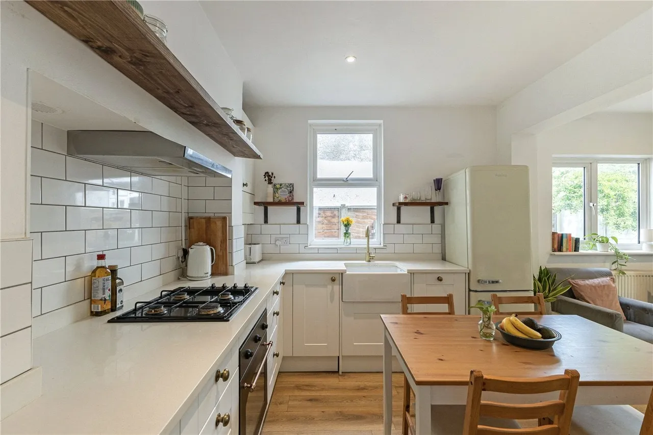 2 bed flat for sale, Edgeley Road, London, SW4