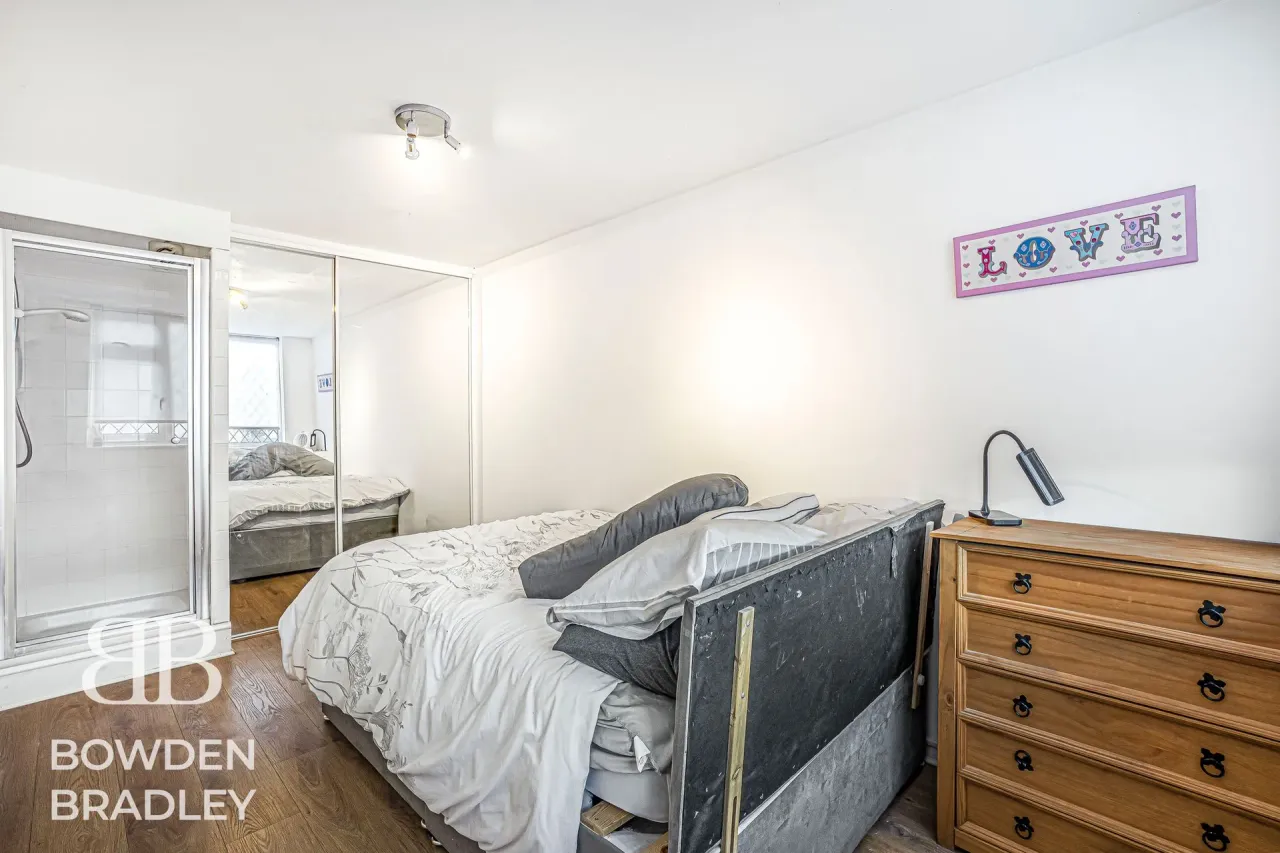 Woodford Avenue, Ilford, IG2, photo 12