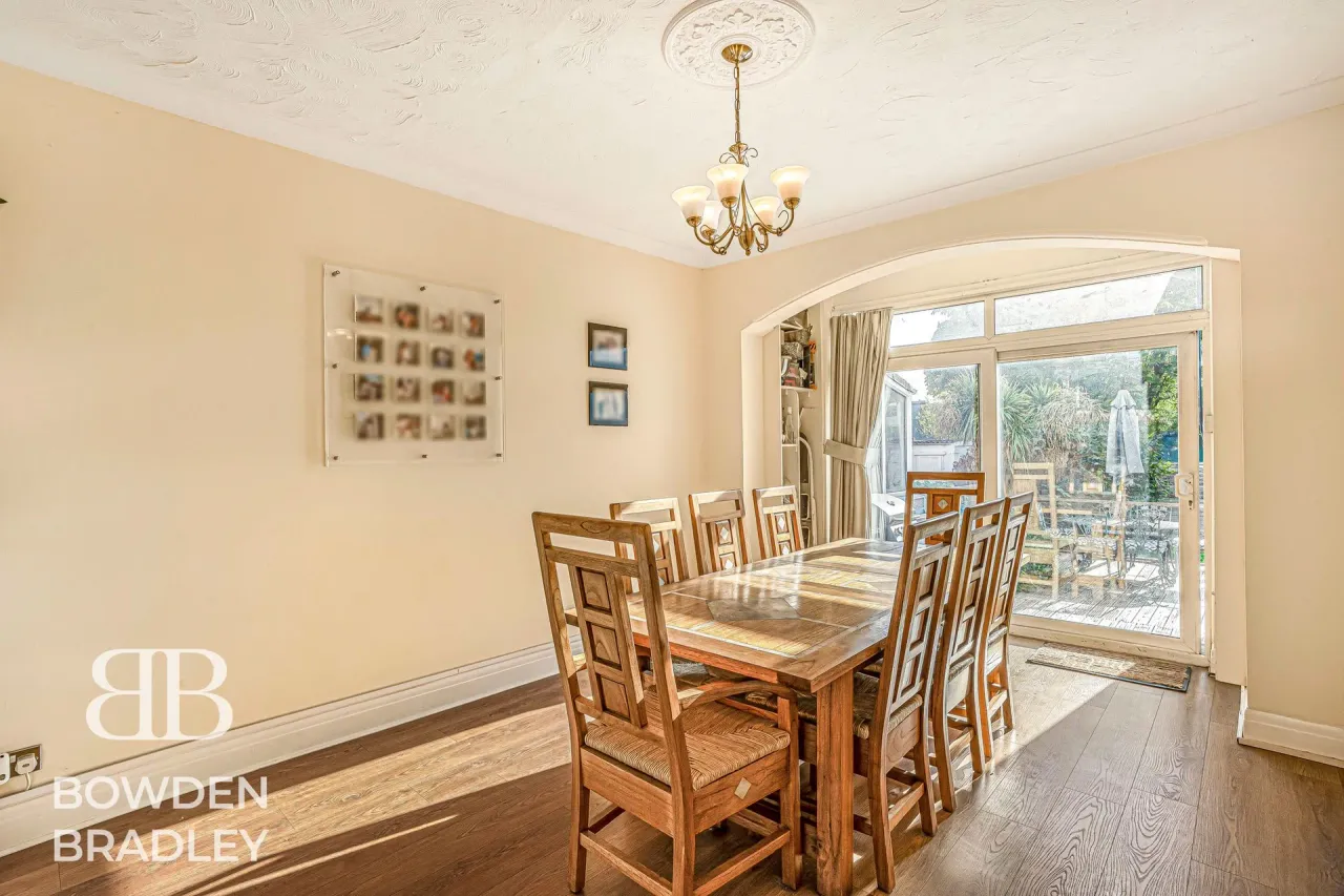 Woodford Avenue, Ilford, IG2, photo 31