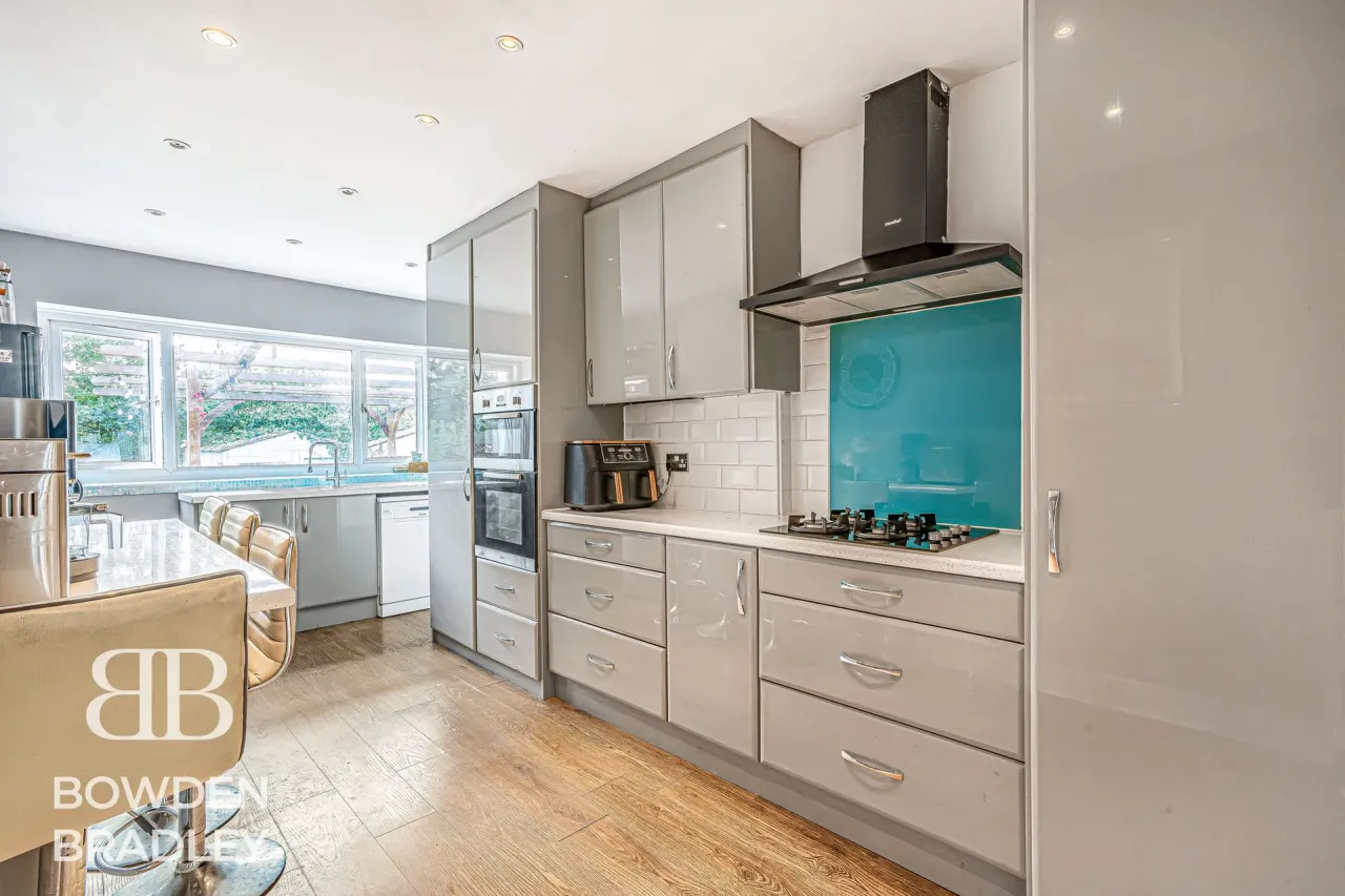Woodford Avenue, Ilford, IG2, photo 28