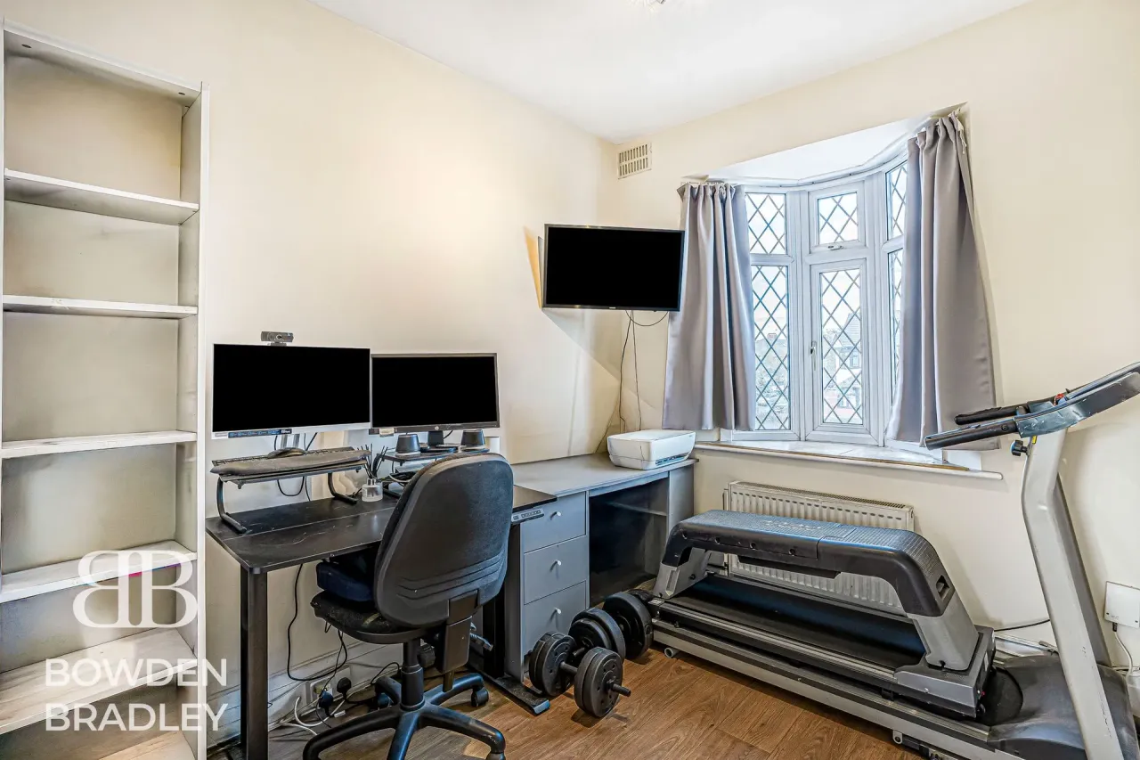 Woodford Avenue, Ilford, IG2, photo 16