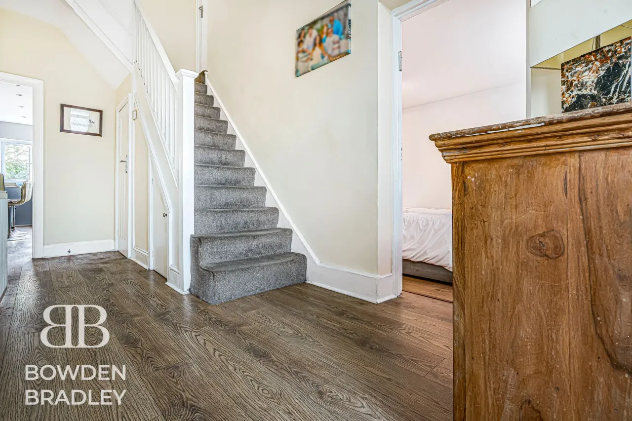 Woodford Avenue, Ilford, IG2, photo 33