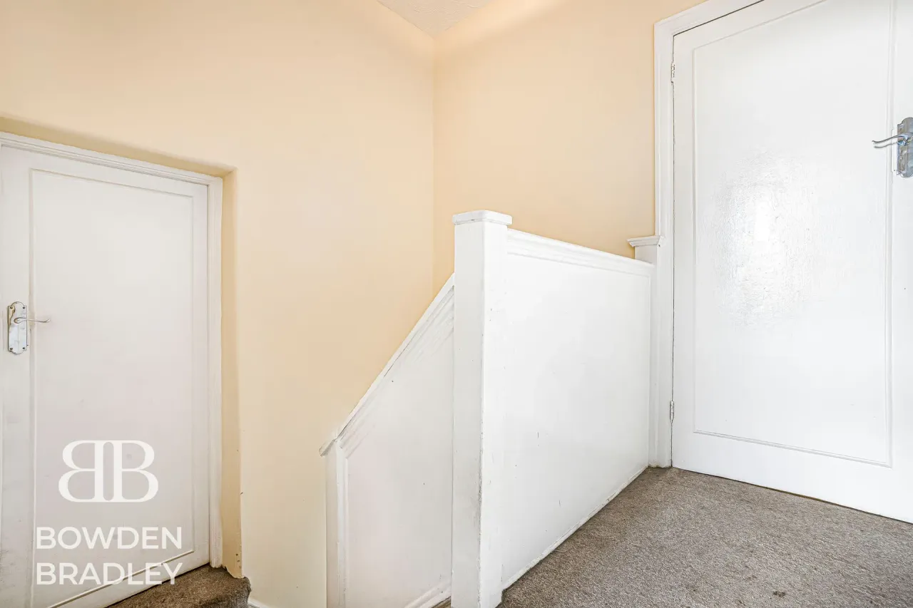 Woodford Avenue, Ilford, IG2, photo 11