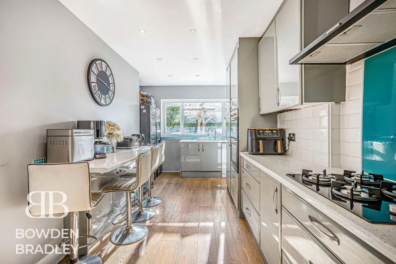 Woodford Avenue, Ilford, IG2, photo 29