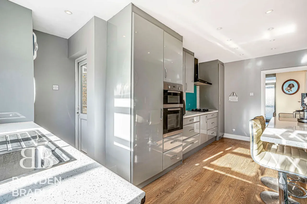Woodford Avenue, Ilford, IG2, photo 27
