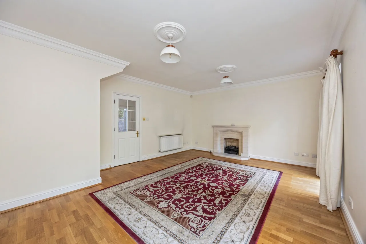 North Parade, Horsham, RH12, photo 13