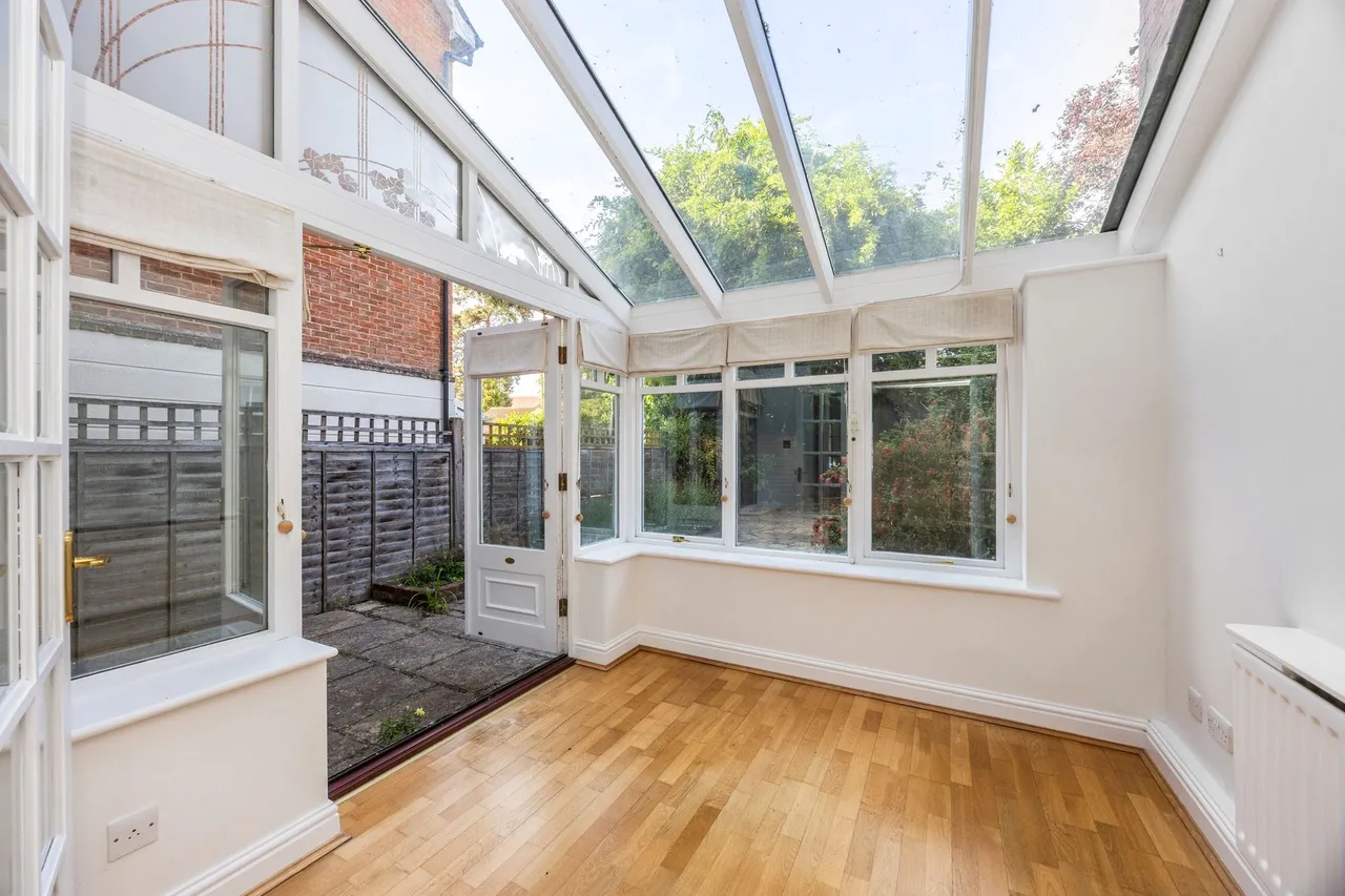 North Parade, Horsham, RH12, photo 5