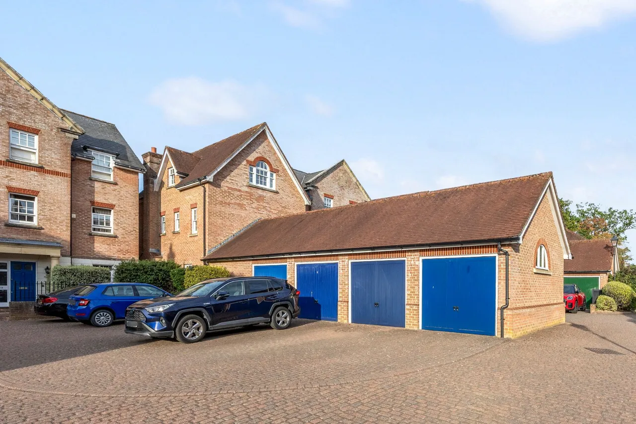North Parade, Horsham, RH12, photo 24