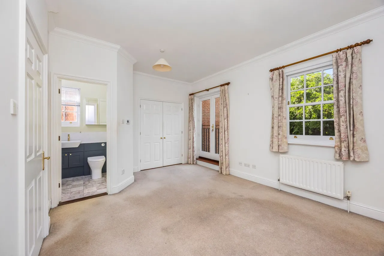 North Parade, Horsham, RH12, photo 16