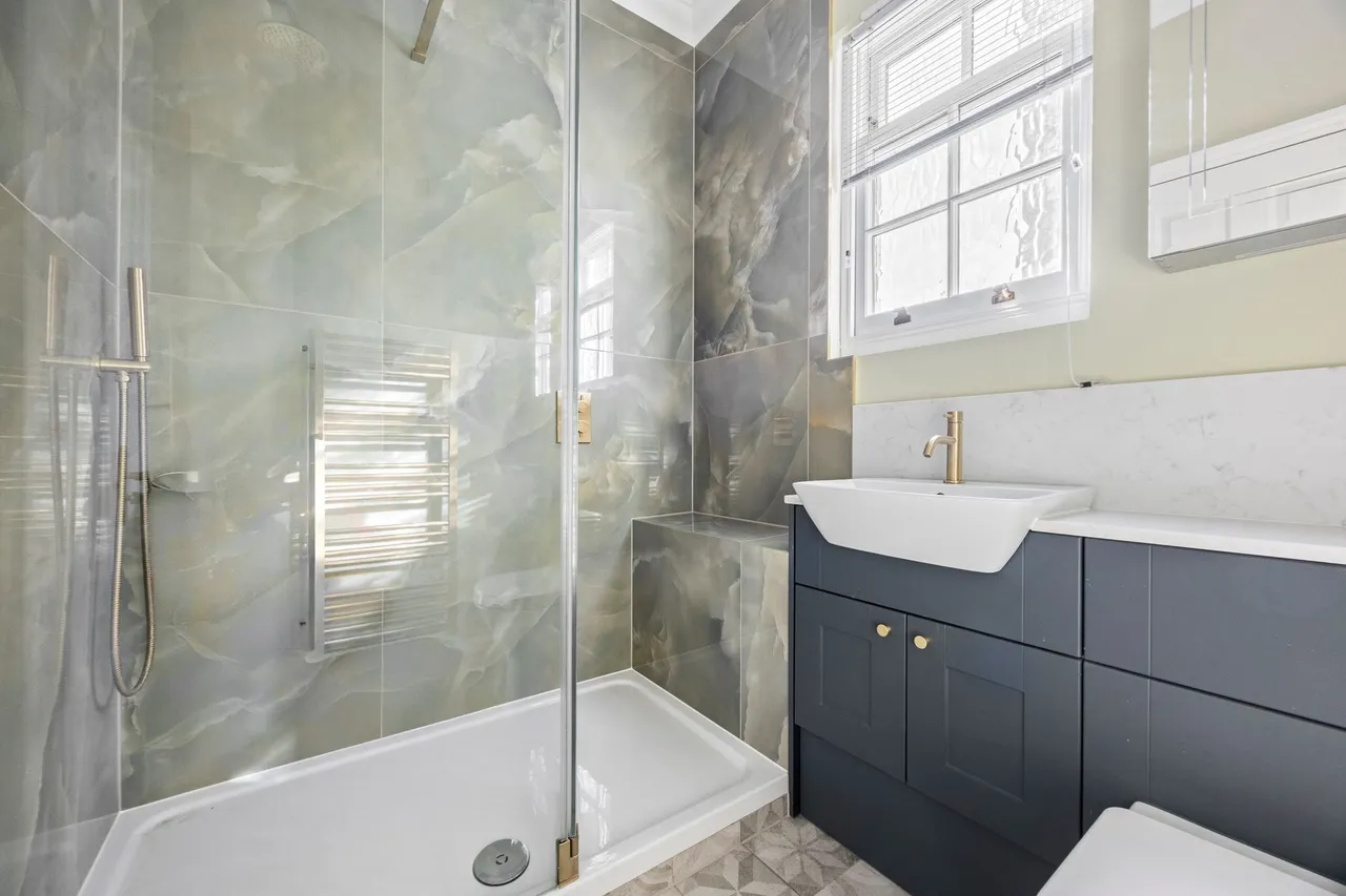 North Parade, Horsham, RH12, photo 4