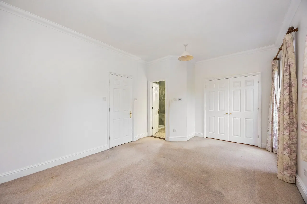North Parade, Horsham, RH12, photo 19