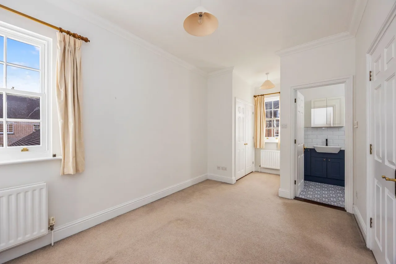 North Parade, Horsham, RH12, photo 15