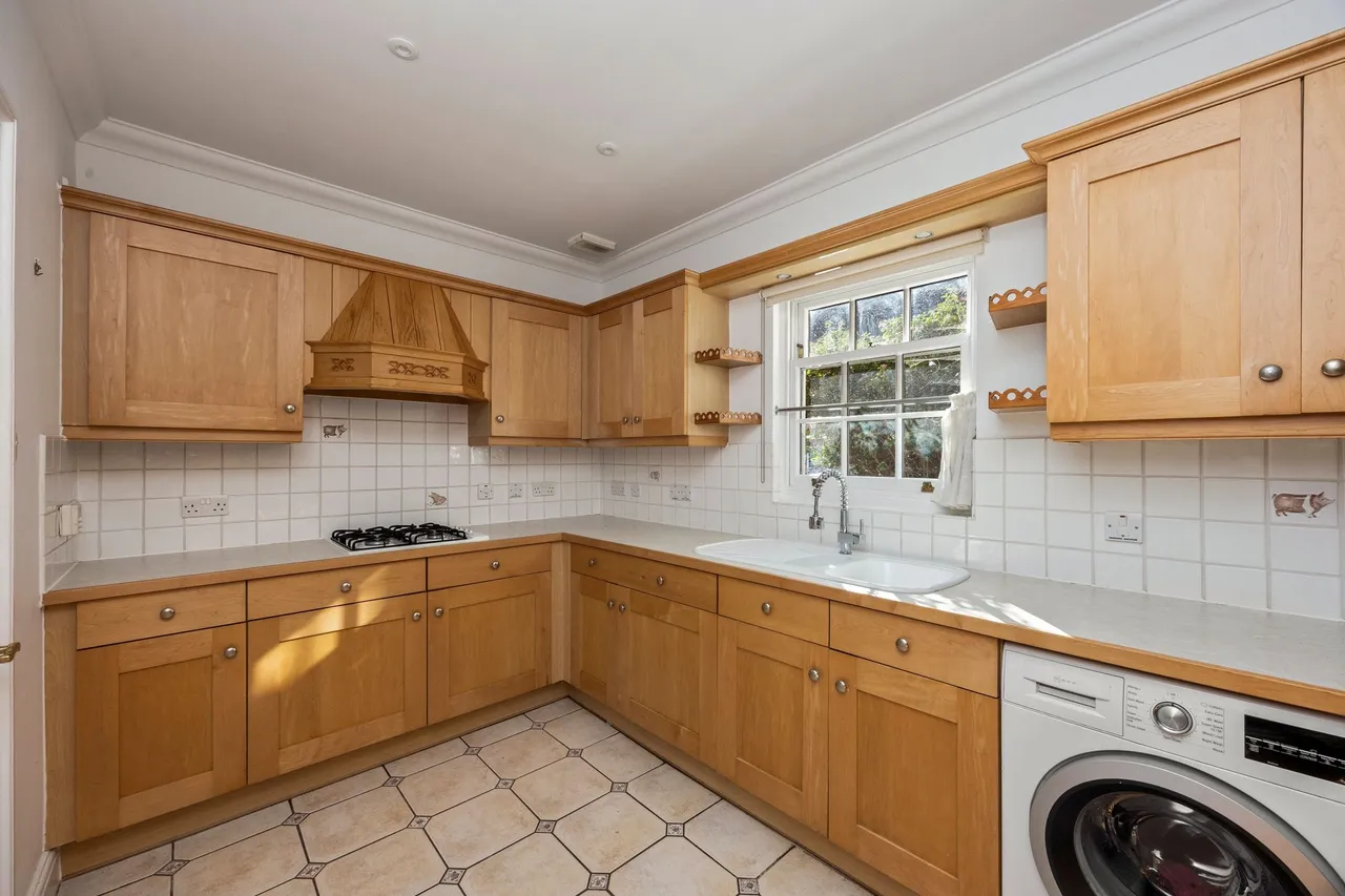 North Parade, Horsham, RH12, photo 6