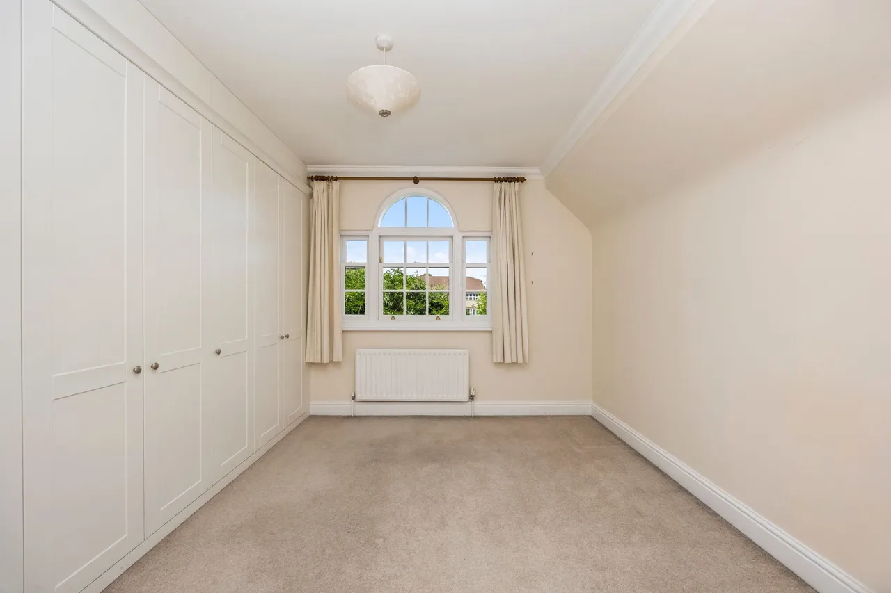 North Parade, Horsham, RH12, photo 22