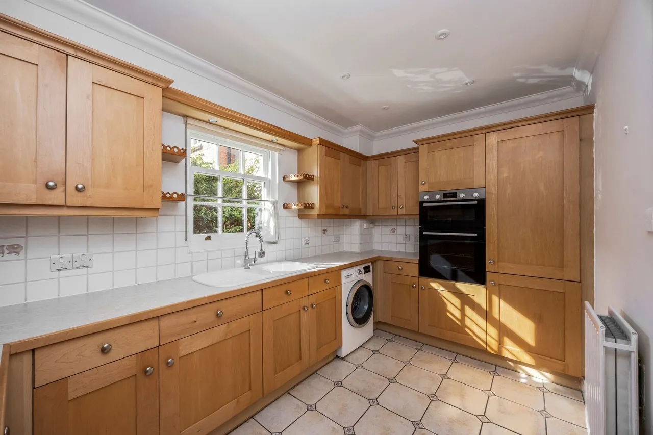 North Parade, Horsham, RH12, photo 10