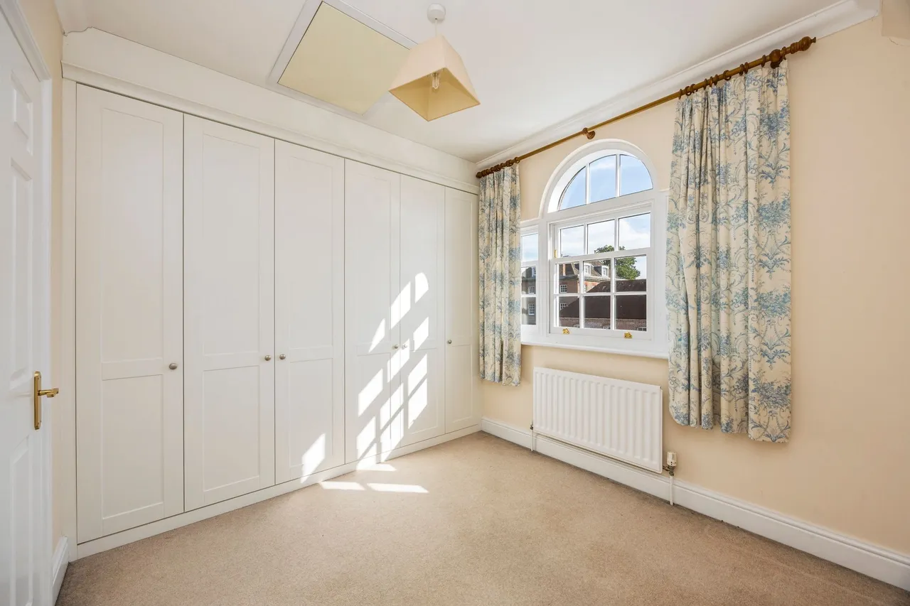 North Parade, Horsham, RH12, photo 20