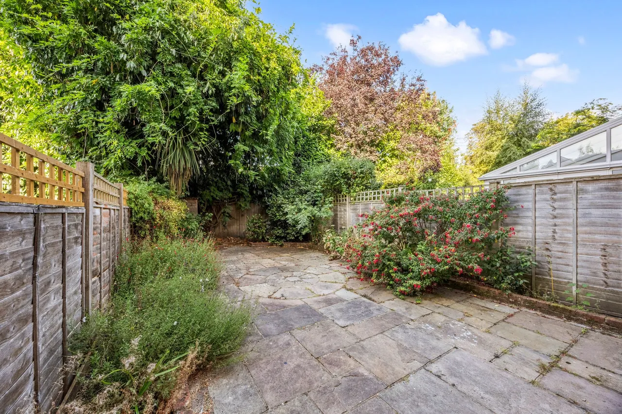 North Parade, Horsham, RH12, photo 28