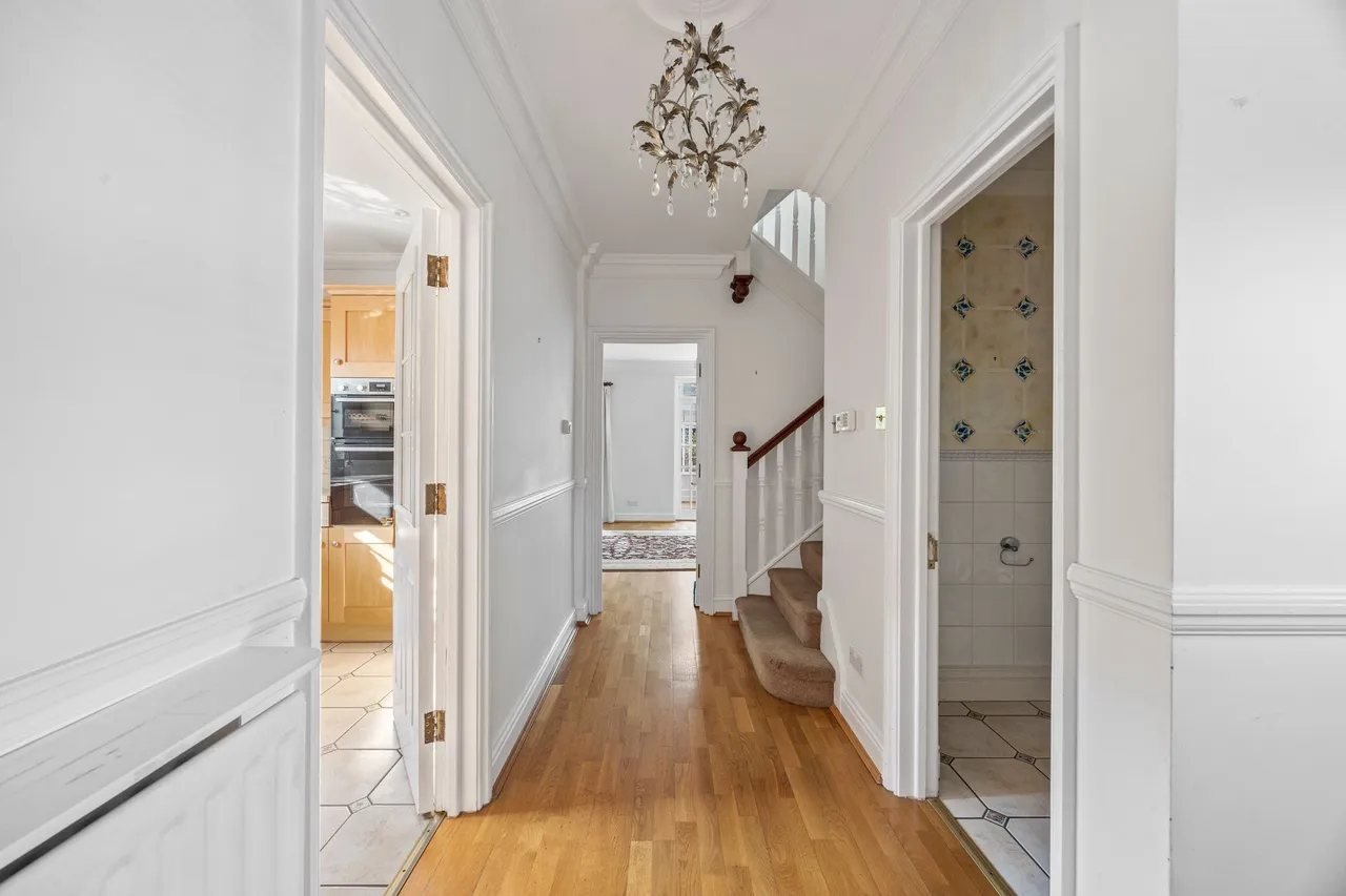 North Parade, Horsham, RH12, photo 7