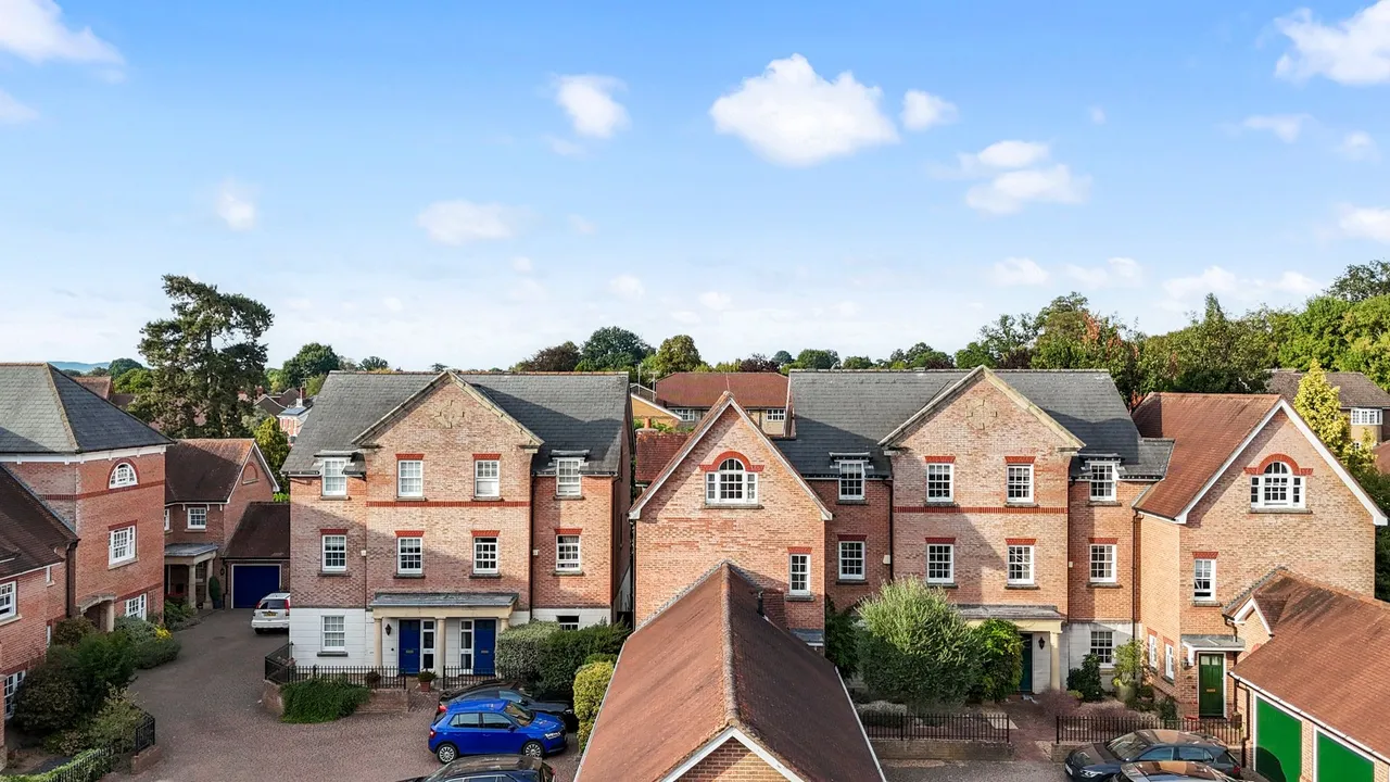 North Parade, Horsham, RH12, photo 25