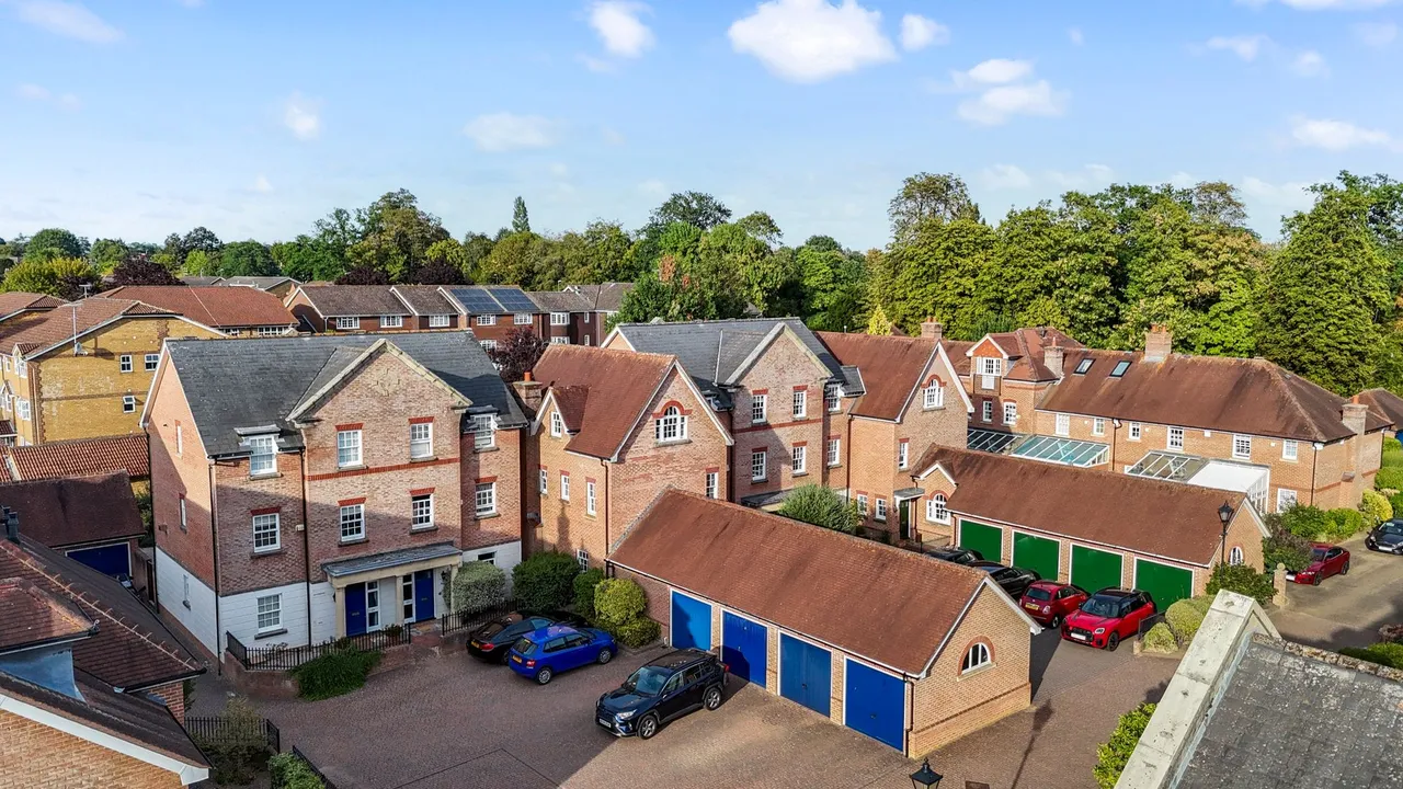 North Parade, Horsham, RH12, photo 18