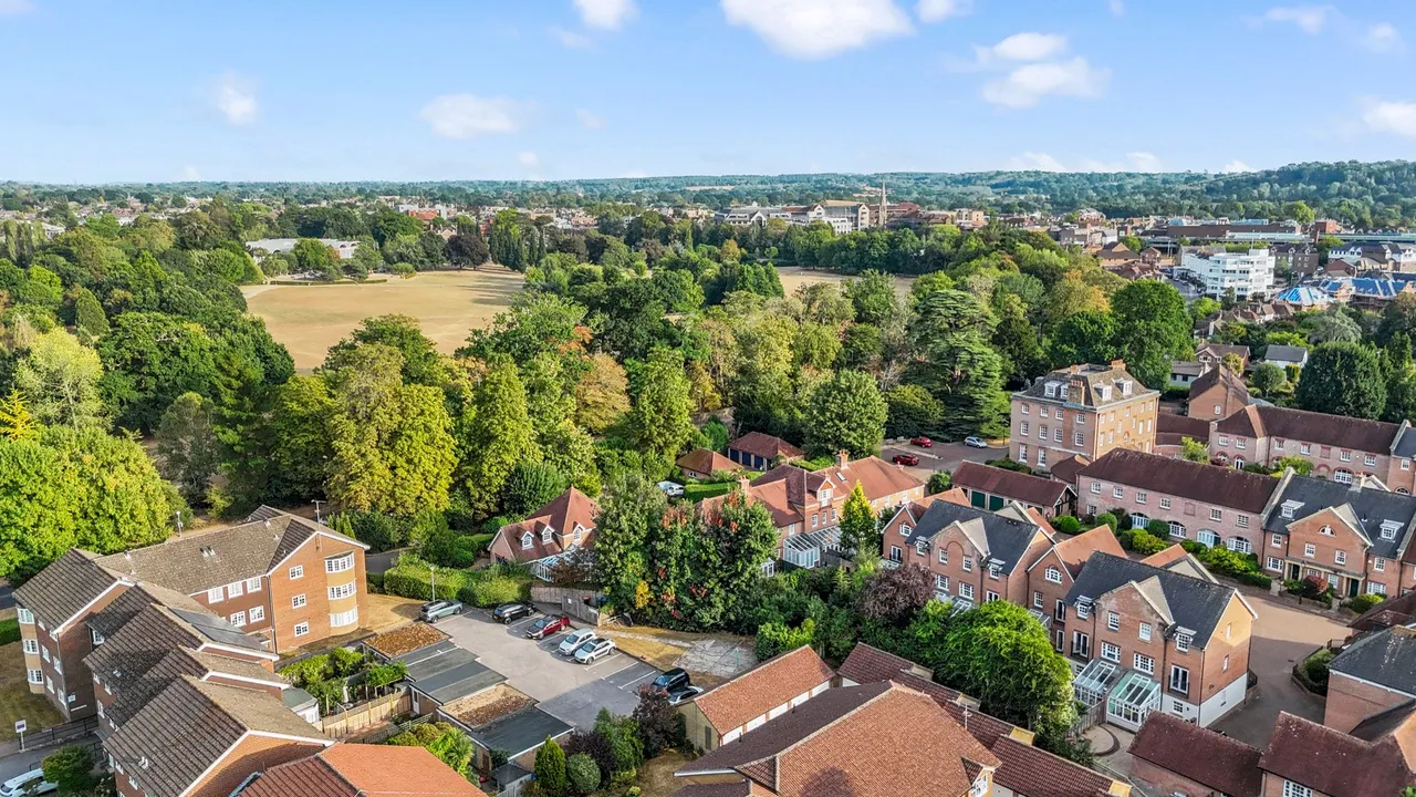 North Parade, Horsham, RH12, photo 9