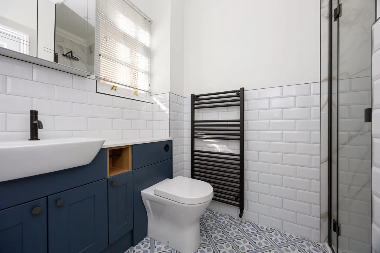 North Parade, Horsham, RH12, photo 2