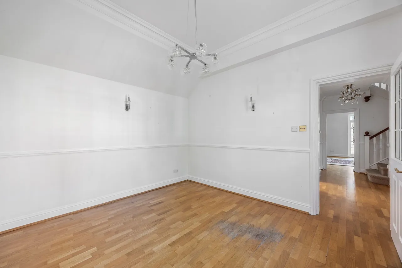 North Parade, Horsham, RH12, photo 14