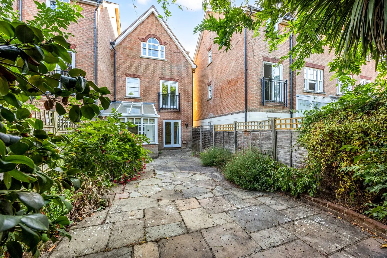 North Parade, Horsham, RH12, photo 27