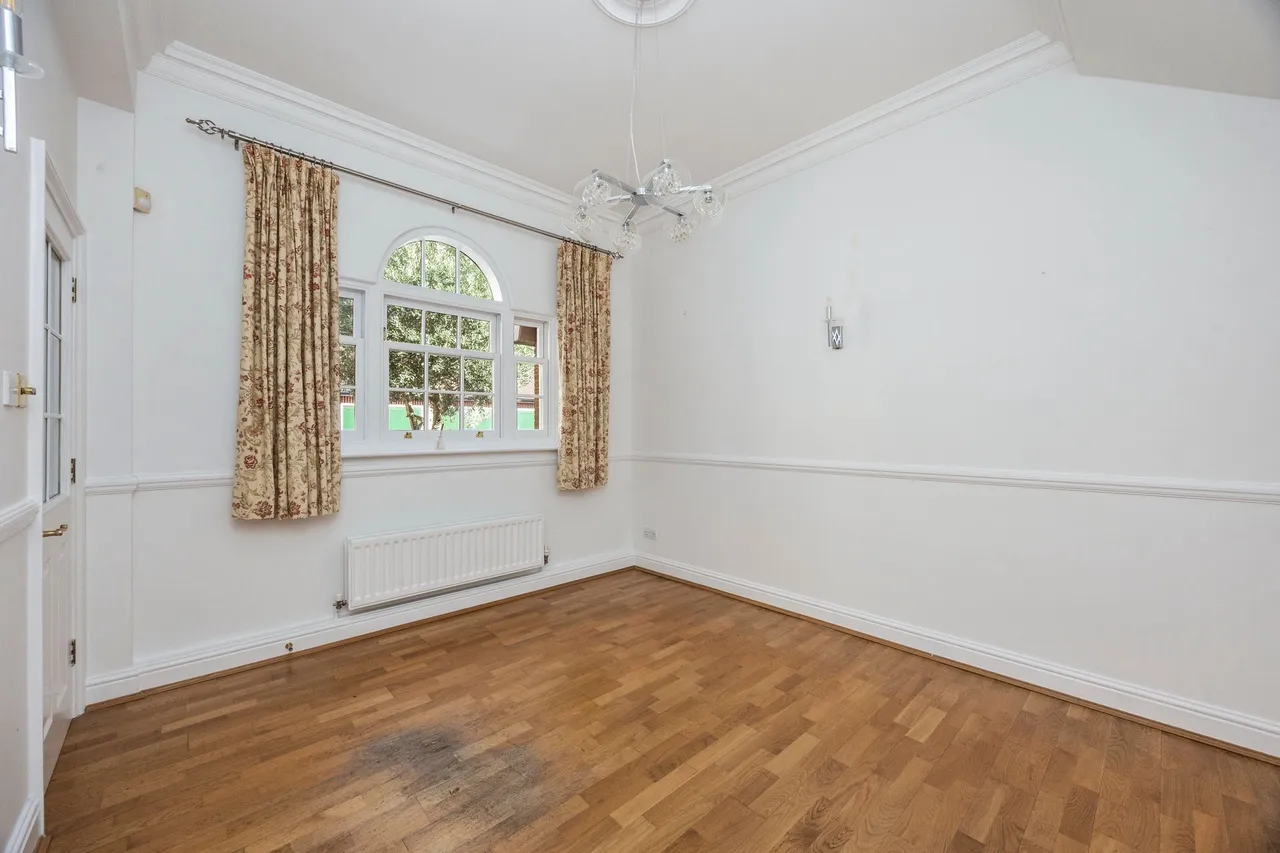 North Parade, Horsham, RH12, photo 21