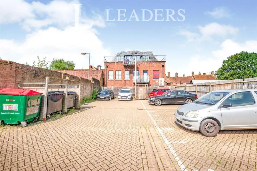 High Street, Crawley, RH10, photo 10