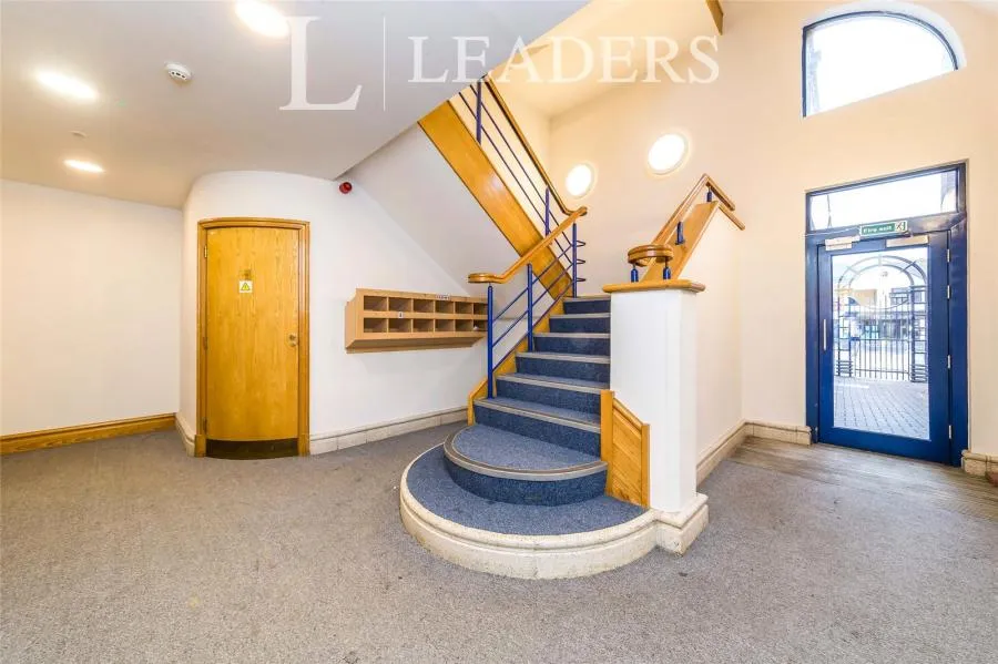 High Street, Crawley, RH10, photo 11