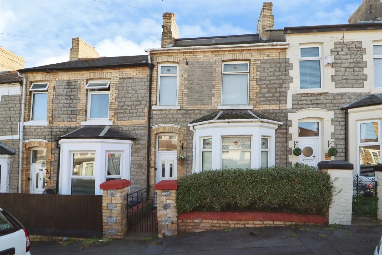 3 bed house for sale — Kenilworth Road, Barry